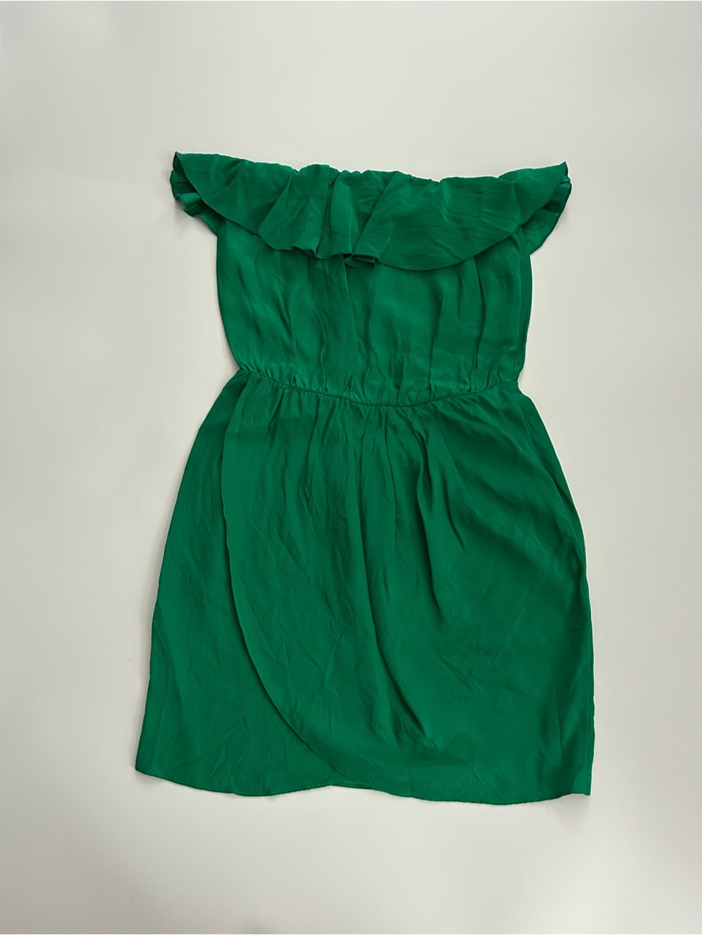 Amanda Uprichard 100% Silk Mini Strapless Dress
Ruffle Top
Elastic Waist
Small